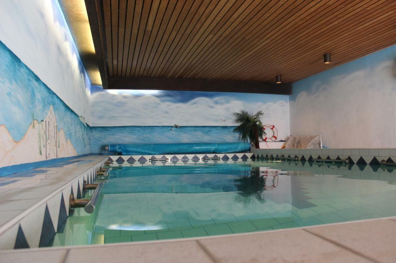 Haus Abbi, Ferienwohnung Mit Schwimmbad Hage 外观 照片