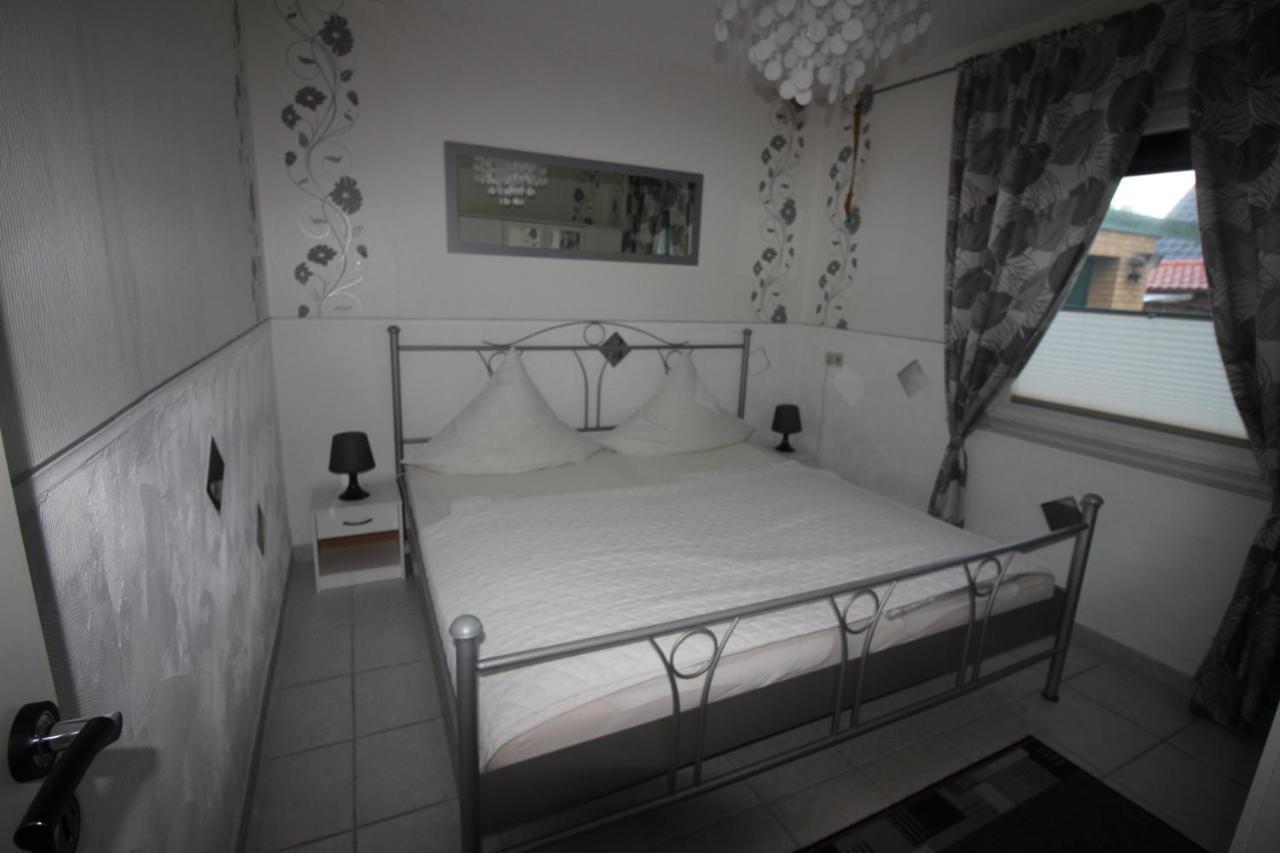 Haus Abbi, Ferienwohnung Mit Schwimmbad Hage 外观 照片