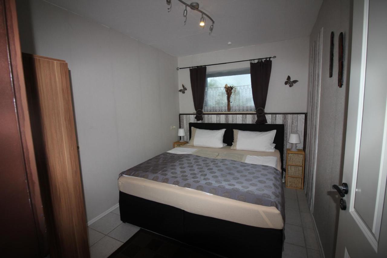 Haus Abbi, Ferienwohnung Mit Schwimmbad Hage 外观 照片